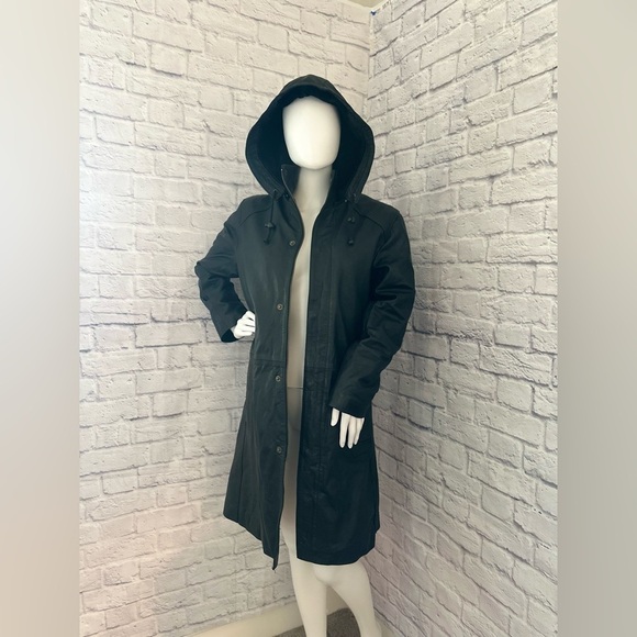 Vintage Pierre Cardiin leather long women’s coat - Picture 9 of 15